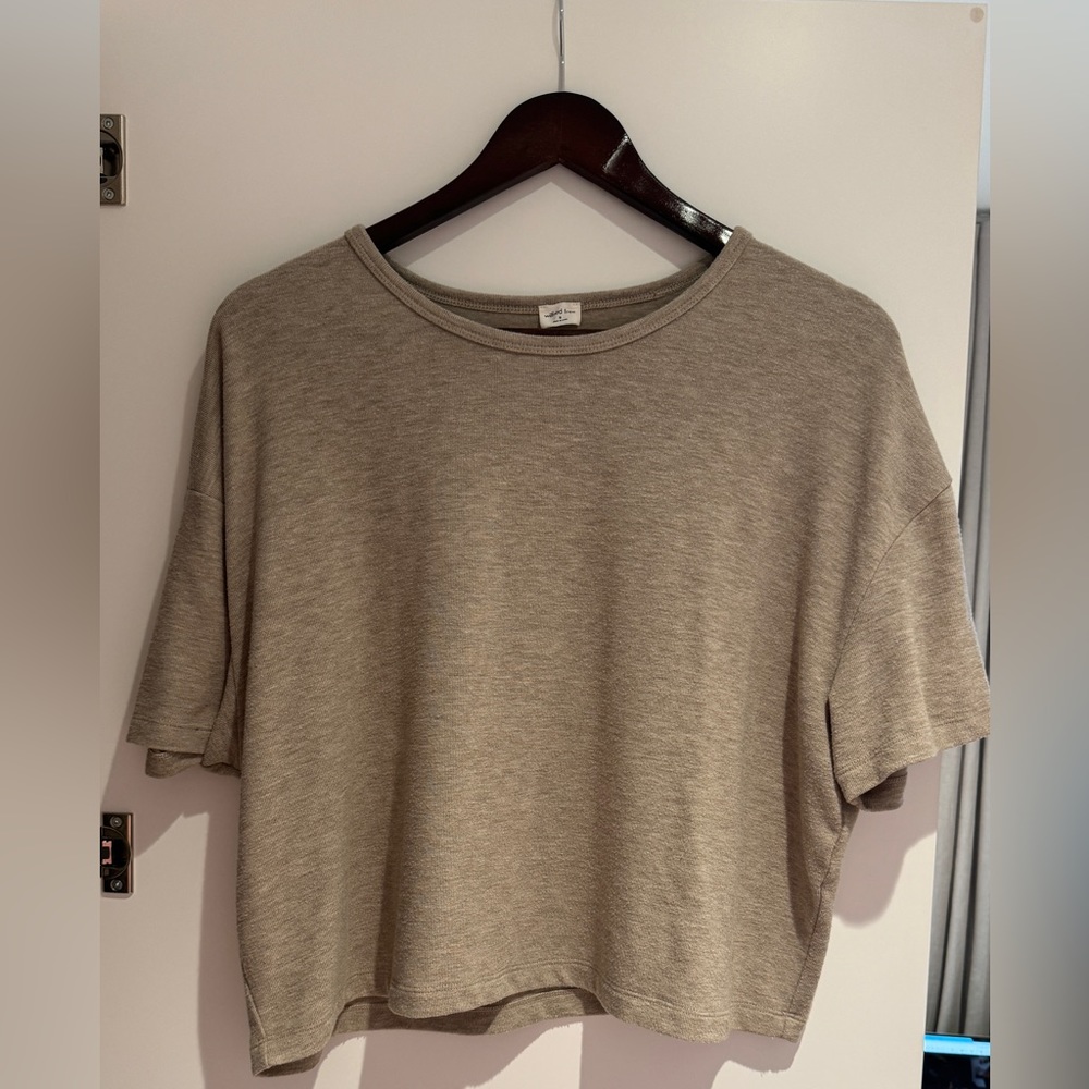 Beige Wilfred Crop Top 👌
